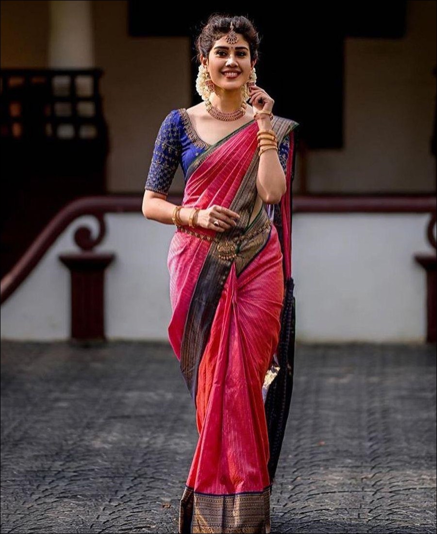 30 Instagram Worthy Saree Poses For Girls That Will Rock Your Next  Photoshoot-sonxechinhhang.vn